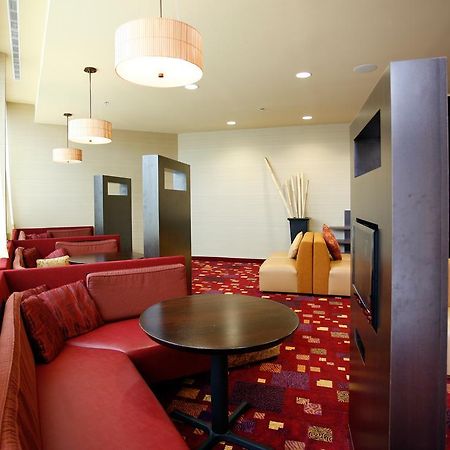 Holiday Inn Fitchburg-Waterpark Eksteriør billede