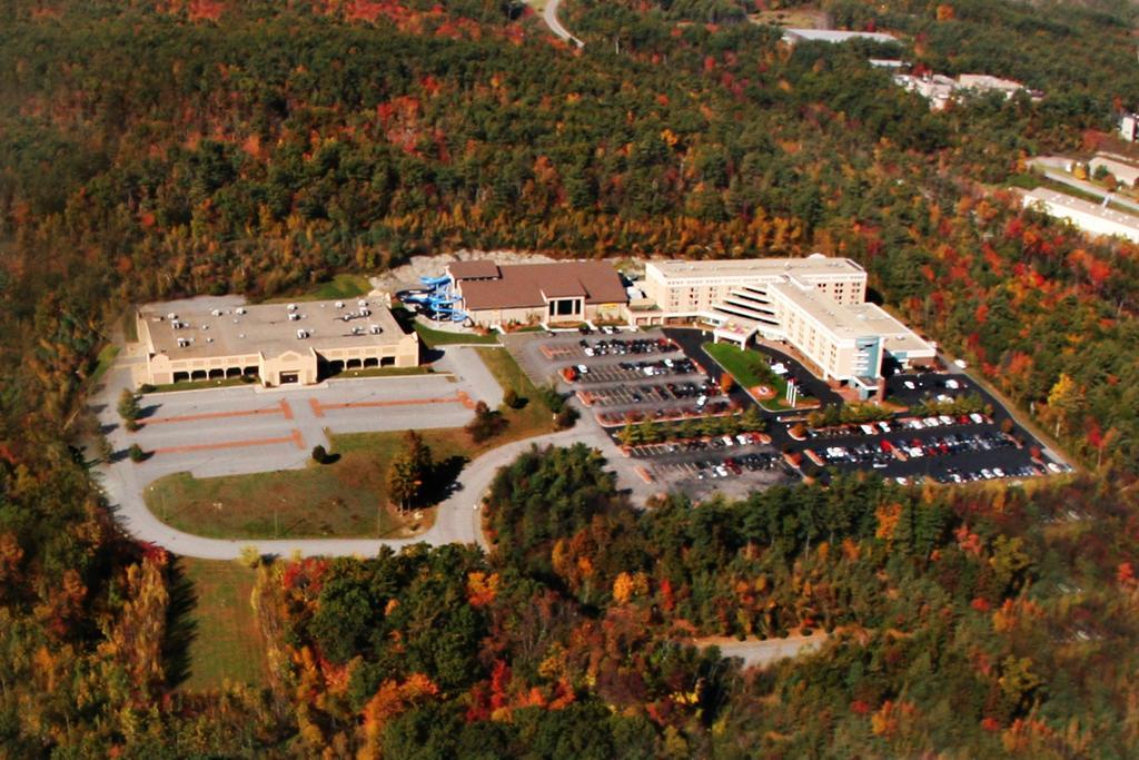 Holiday Inn Fitchburg-Waterpark Eksteriør billede
