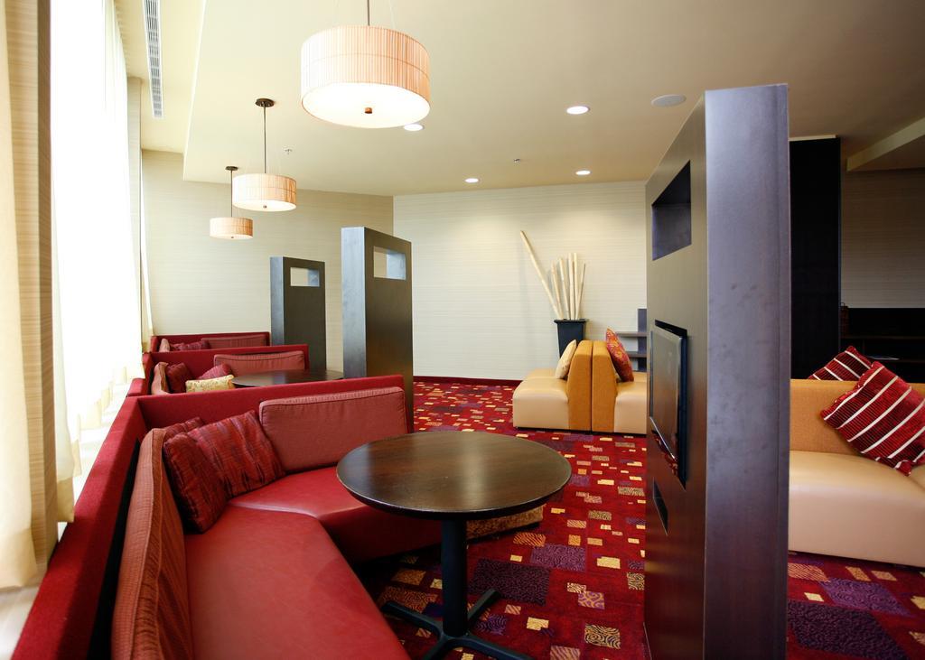 Holiday Inn Fitchburg-Waterpark Eksteriør billede