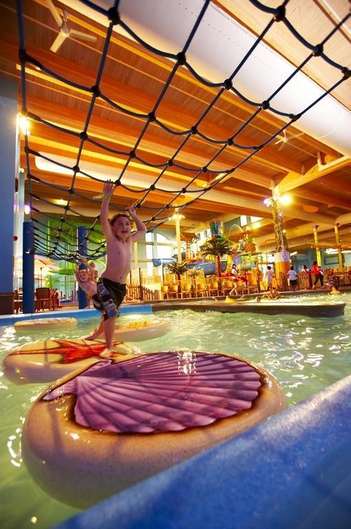 Holiday Inn Fitchburg-Waterpark Eksteriør billede